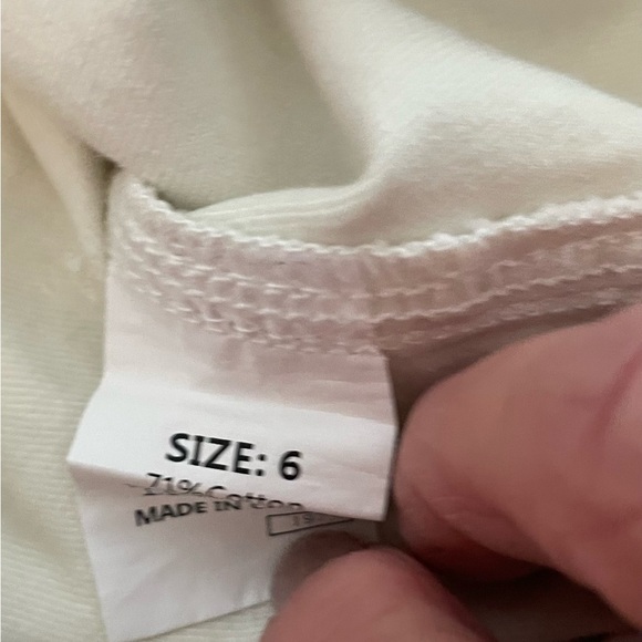 NEW WHITE BUTTON FRONT SHORTS⭐️ - Picture 6 of 6